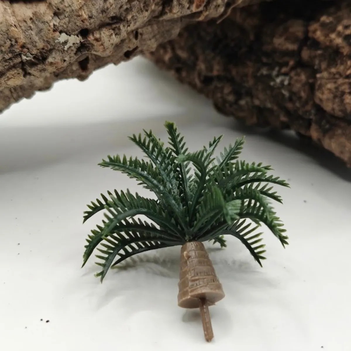 Mini sztuczna palemka do terrarium – ok. 6 × 6 cm