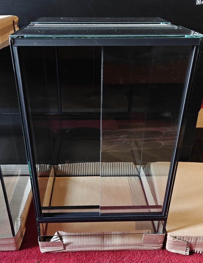 Terrarium szklane z przesuwanymi drzwiami – 30×30×50 i 40×40×60 cm